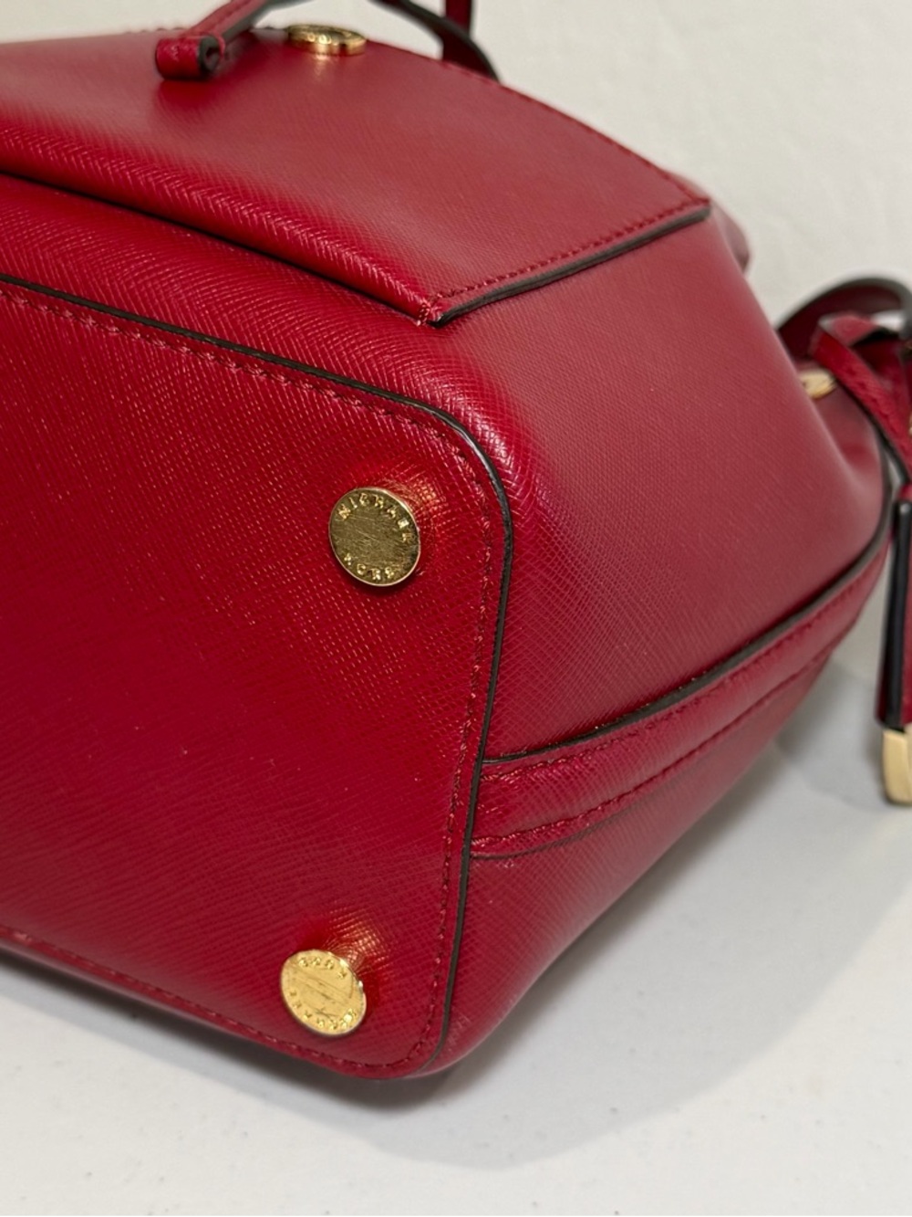 Michael Kors Greenwich Bucket Bag - Picture 8 of 12